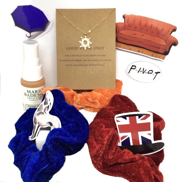 VSCO Girl 14 Piece Friends TV Show Boxed Gift Set - Picture 2 of 6